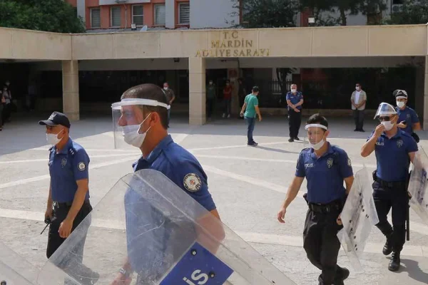 Kayyumgillerin tanığı korumasız