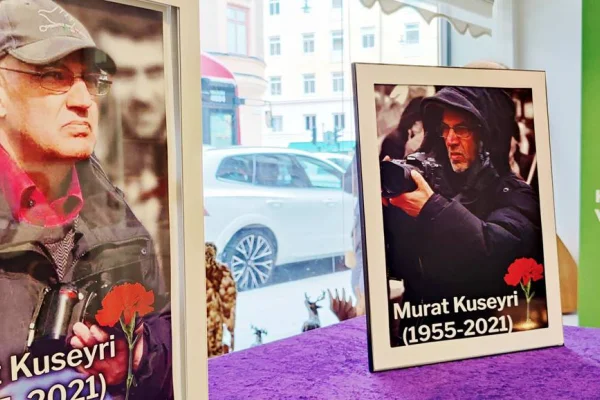 Makinesi ve kalemiyle kalpleri kazandı
