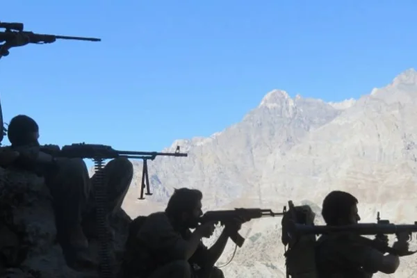 Şêlazê'de 13 asker eksildi