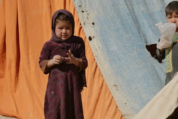 Çocuklar bin euroya Taliban’a satılıyor