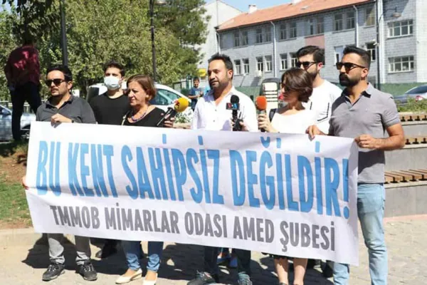 Mimarlara Sur yasağı