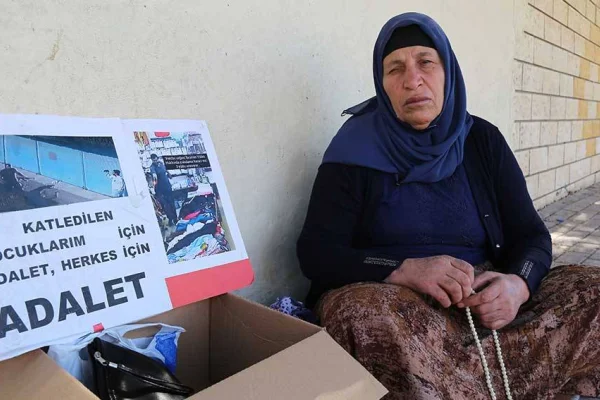 8 aydır burada oturuyorum, oğlum bırakılmadan kalkmam