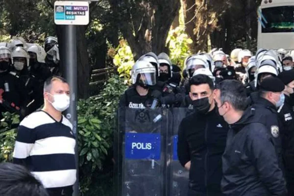 Boğaziçi öğrencilerine çifte saldırı