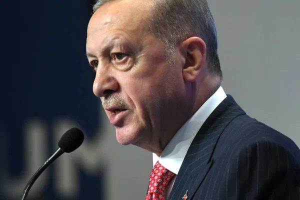Üzüntülerini sunup geldi