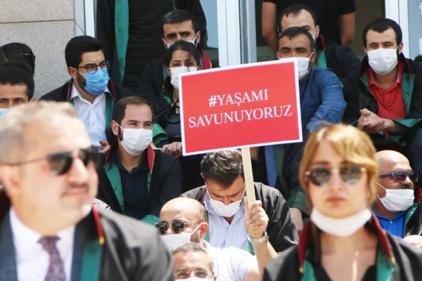 Cübbemize düğme istemiyoruz