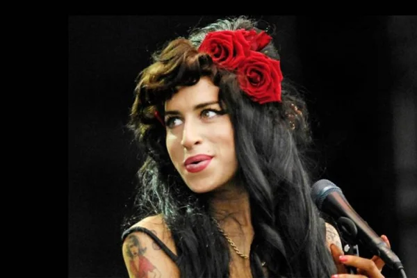 Amy Winehouse'un eşyaları açık artırmada