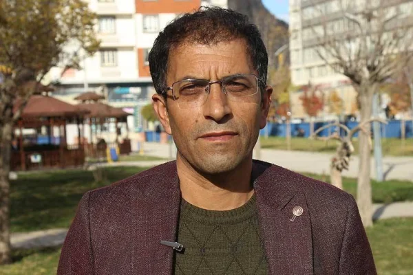 Hem fazla tuttular hem de suçladılar