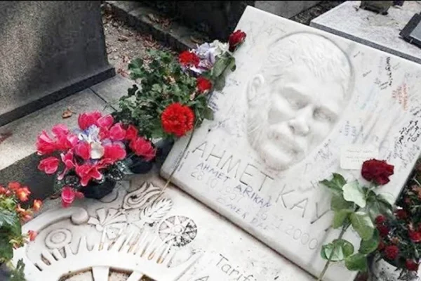 Ahmet Kaya’nın mezarına saldırı