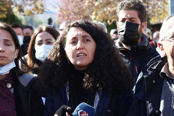 Torunları da diz çökmüyor