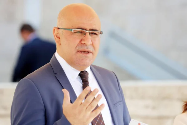 Boğazına kadar suça batmış