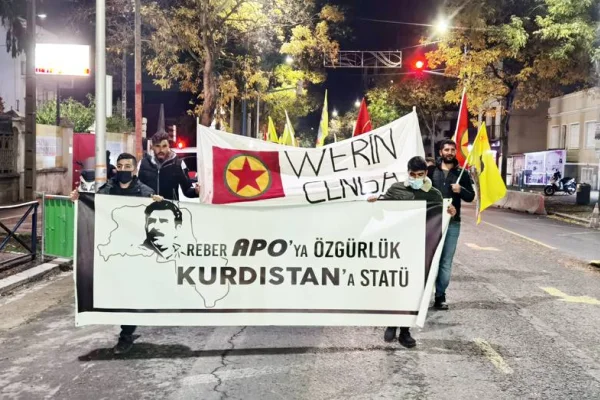 Gençler Öcalan için eylemde