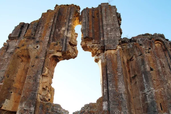 Son Ermeni öldü, kilise harabeye döndü