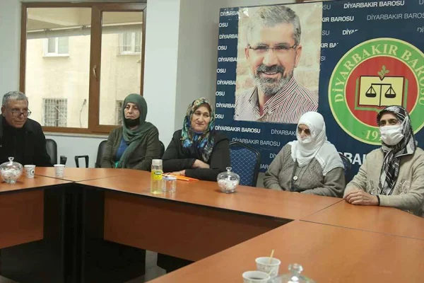 Baba 27, oğlu ise 19 yıldır tutsak