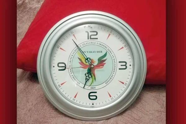 Duvar saati için gözaltındalar