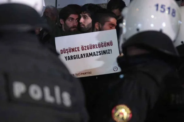 21 öğretmenin ihracı protesto edildi