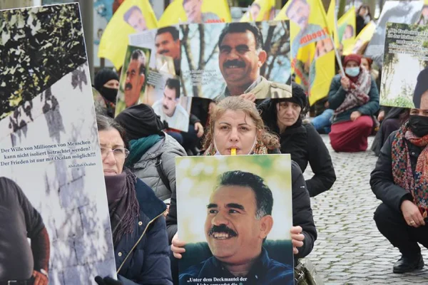 Kadınlar Öcalan için AK’ye yürüdü