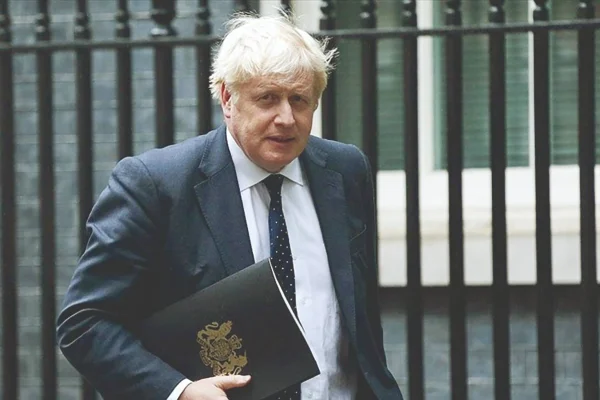 Johnson’a ‘istifa et’ baskısı