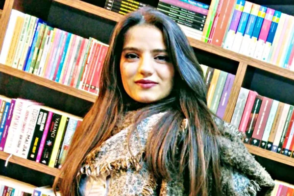 ‘Tiyatro bir iletişim ortamıdır’
