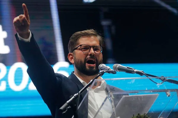 Şili’de solun zaferi: Boric seçildi