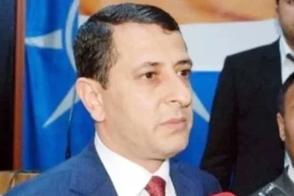 AKP’li Parlak’ın makyajını döktü