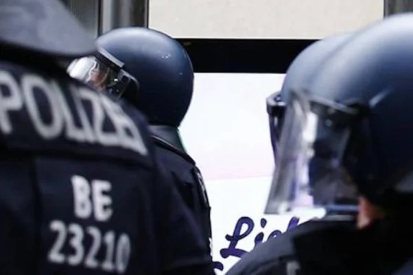 Hells Angels'e polis baskını