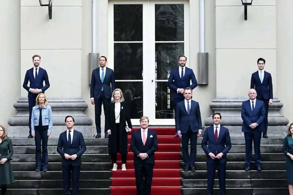 Hollanda hükümeti göreve başladı 