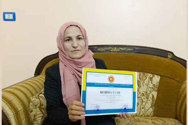 Birincilikle bitirdiği üniversitede öğretim üyesi oldu