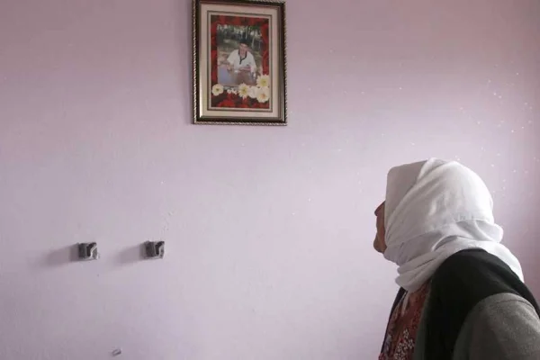 97 yaşındaki Rewşen Ana oğlunun mezarını istiyor