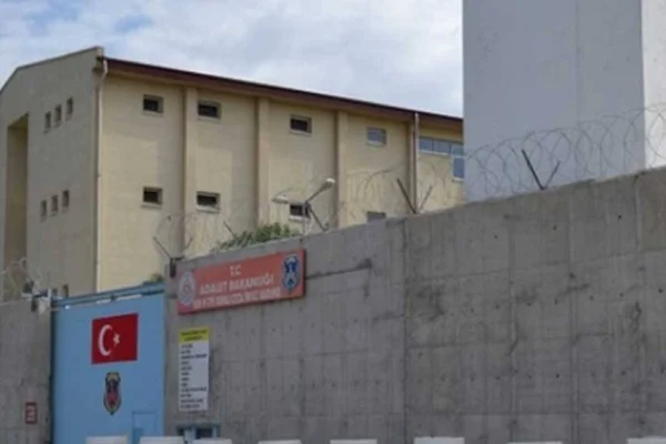 İşkenceyle yetinmediler
