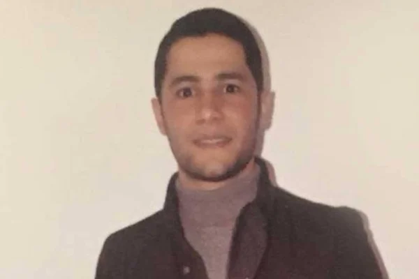 Tutsağı ayaklarından astılar