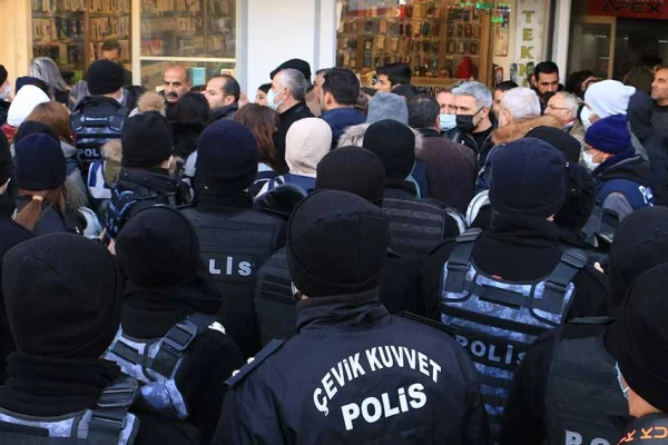 Van’da Kürtçe protesto