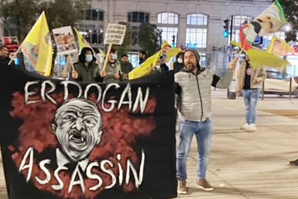 Kürtler sokağa döküldü