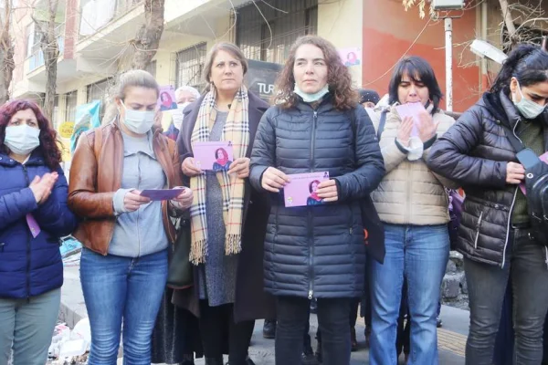 Aysel Tuğluk’a dayanışma kartı
