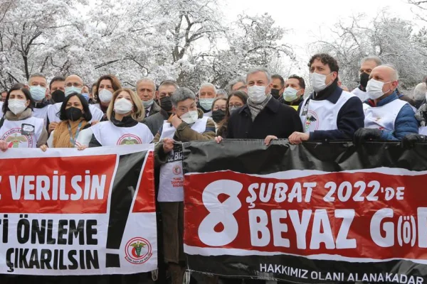 Sağlık emekçileri Meclis önünde uyardı