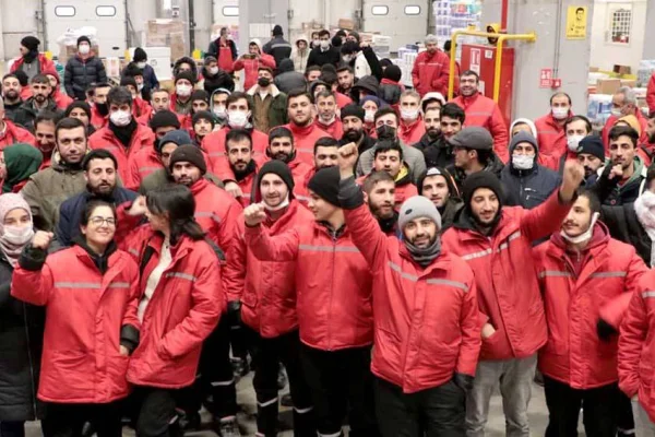 İşçi haklarını istiyor patron polisi salıyor