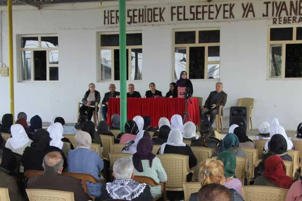 Şengal’den sonra Mexmûr’a HDP’li vekillerden ziyaret