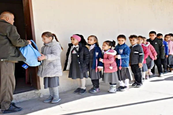 Yüzlerce çocuğun yüzü güldü 