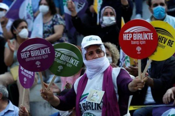 Acılarda birleşenler