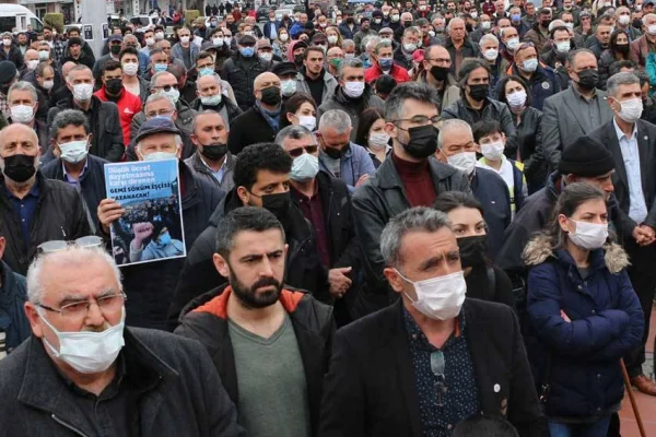 Gemi söküm işçisi gücünü gösterdi