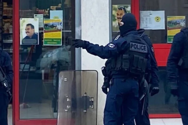 Drancy Kürt derneğine polis baskını