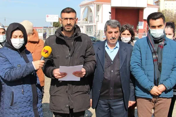 12 tutsağın eylemi sürüyor