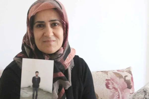 Tutsaklara Türk marşı dayatması