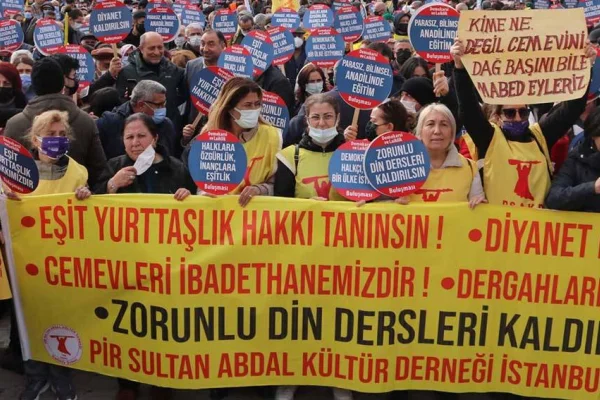 Aleviler, taleplerini mitingle haykırdı