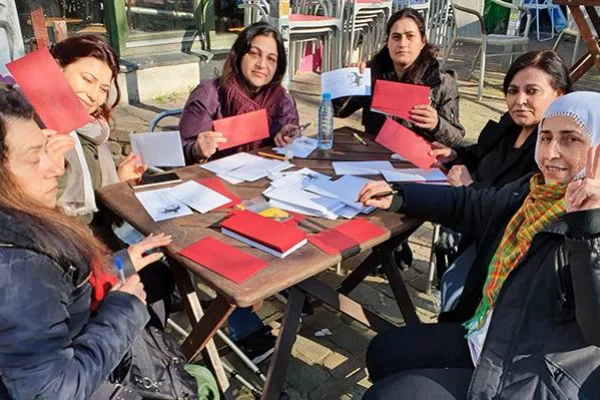 Kadın tutsaklarla dayanışma