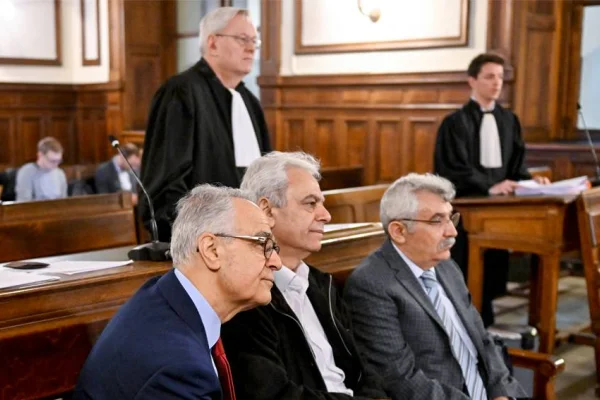Mahkeme siyasi baskı altında