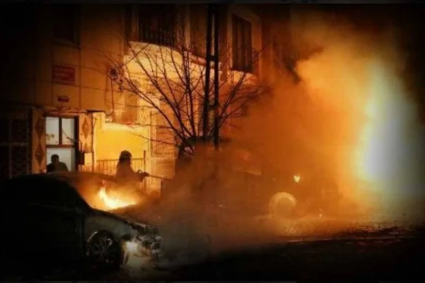 YPS-JIN 4 aracı yaktı