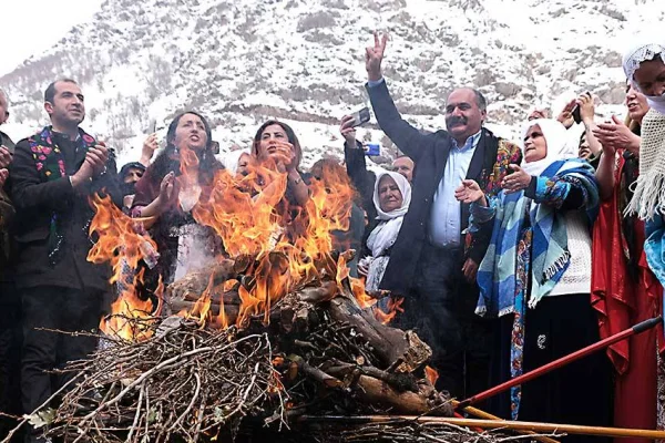 Kato'dan Newroz'a merhaba
