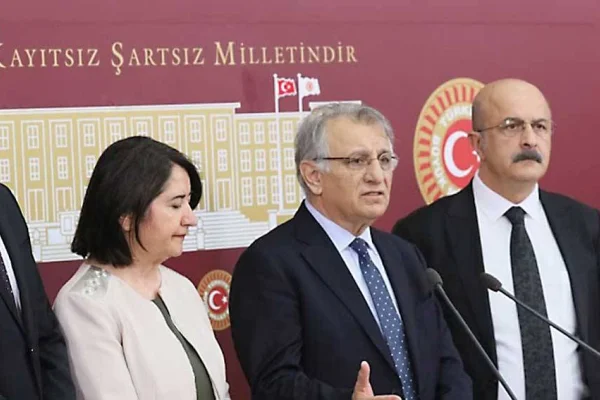 Asıl sorun demokrasi