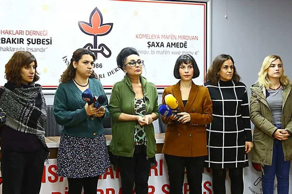 Kadınlara siyasi soykırıma tepki