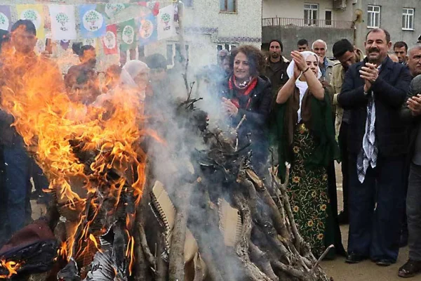 Erciş ve Hazro, Newroz'u kutladı